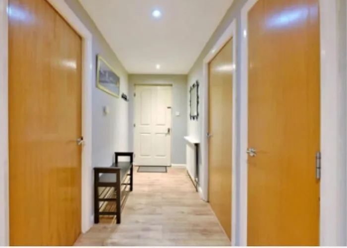 Spacious Ground Floor 2 Bed By Lains Lettings